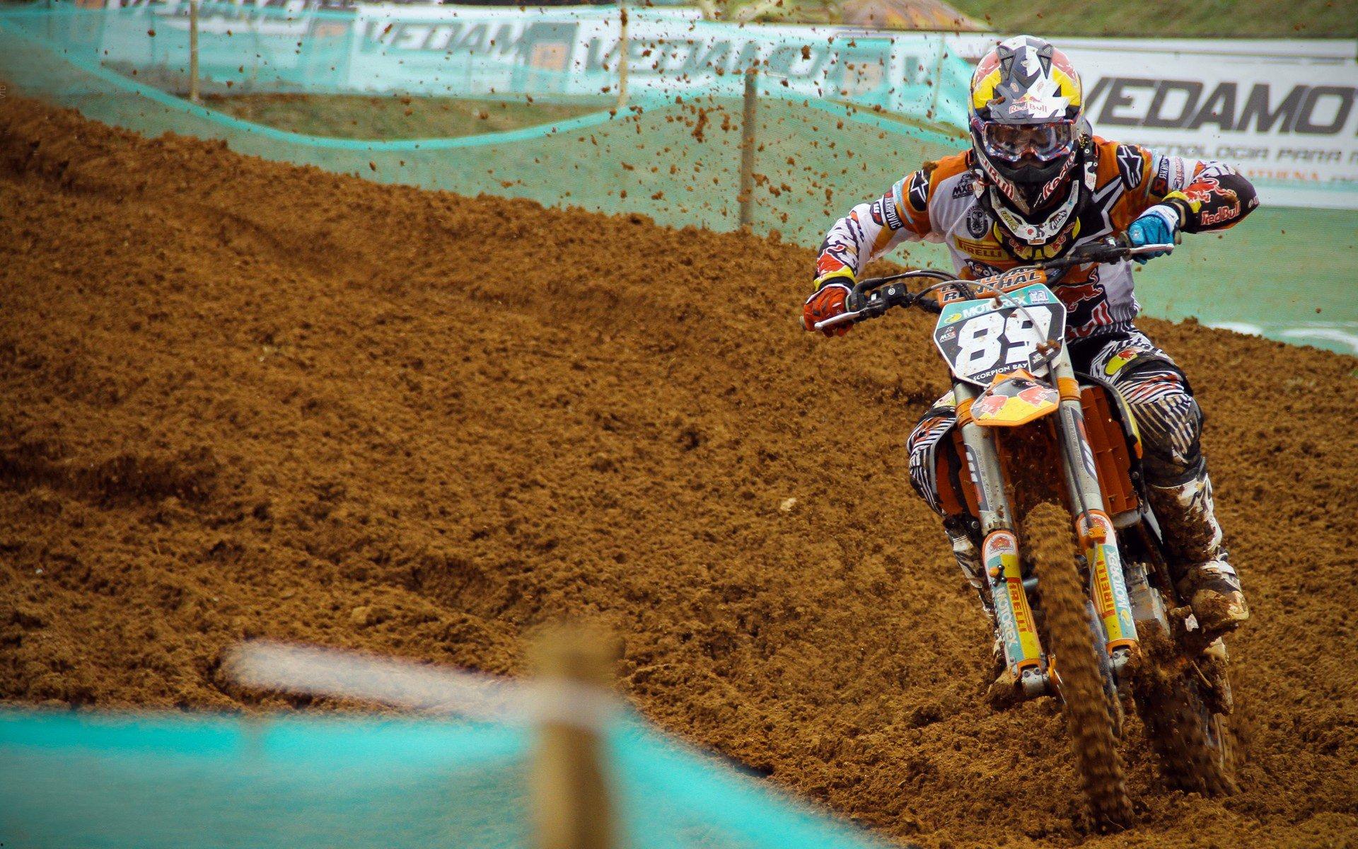 感恩之夜,球员深情告白球迷,体育精神在爱与支持中绽放